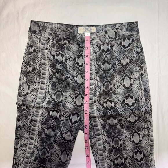 We The Free People "Just Float On" Snake Print Flare Jeans – Size 29 – NWOT - Picture 2 of 12